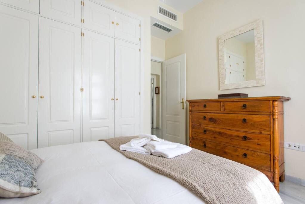 Apt. Sierpes-Cuna, Wifi, Hvac Sevilla Buitenkant foto